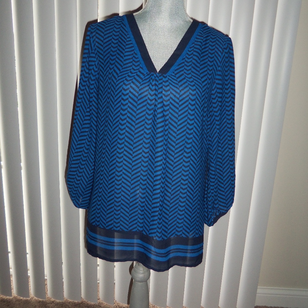 Violet + Claire Blue Blouse Size L